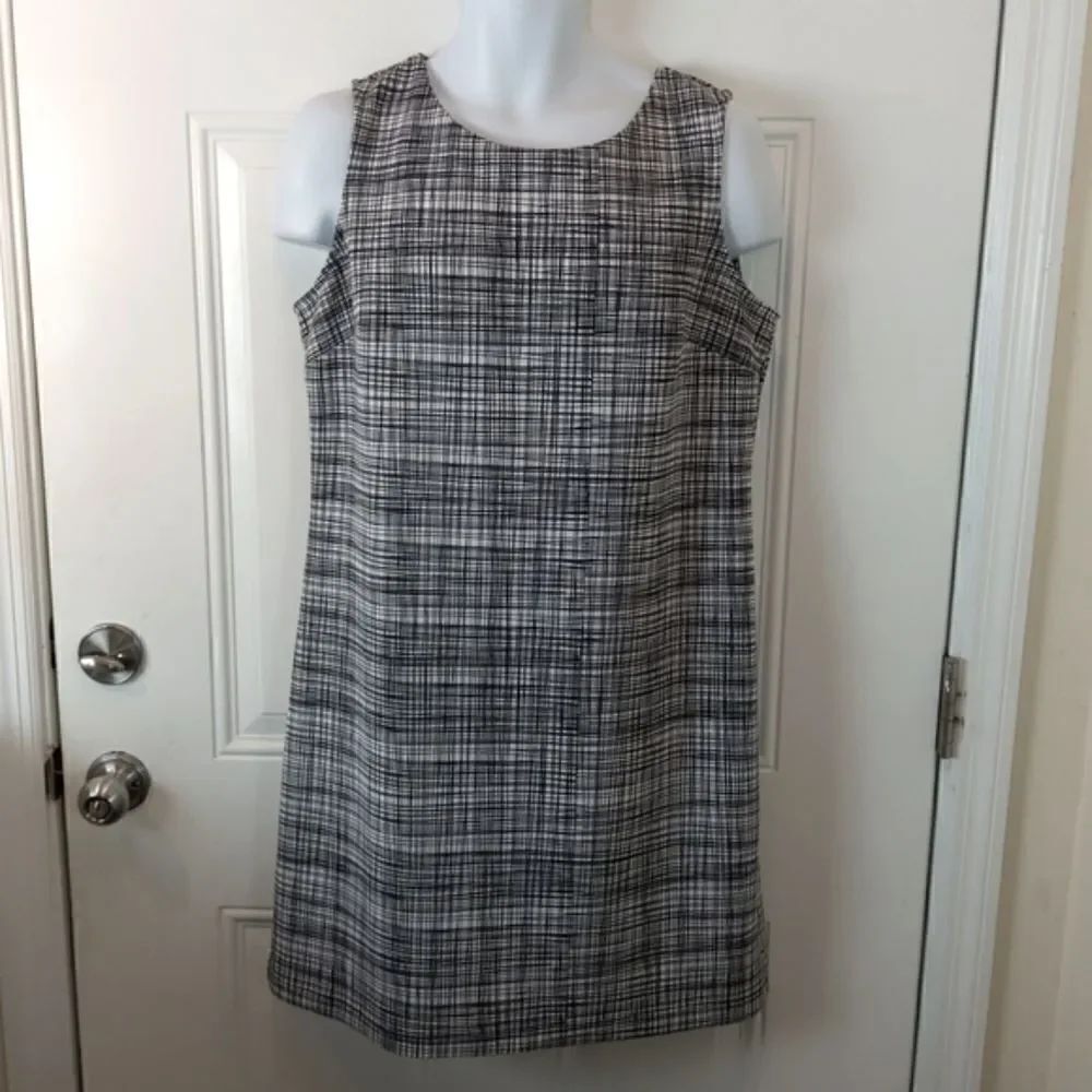 Worthington black and white graphic sleeveless dress